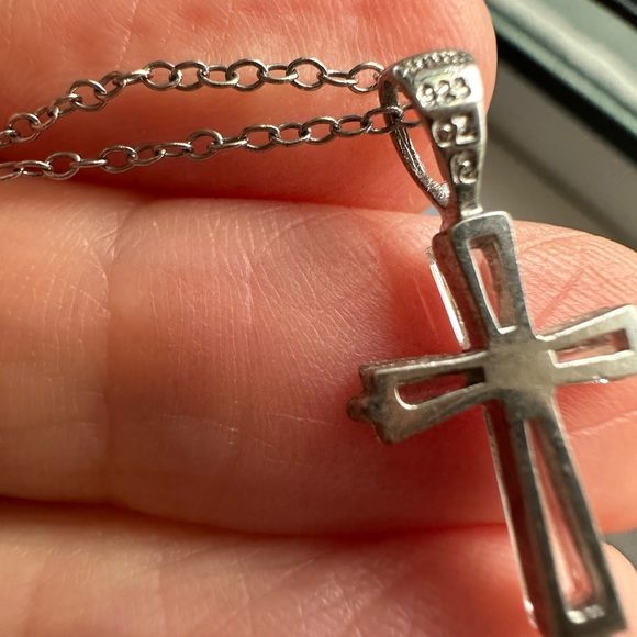 Sterling silver cross - Picture 2 of 4